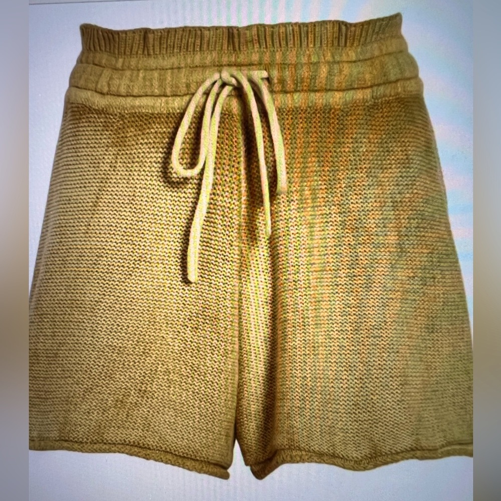 NWT Free people Summertime Blues knit shorts in Gold. Size large